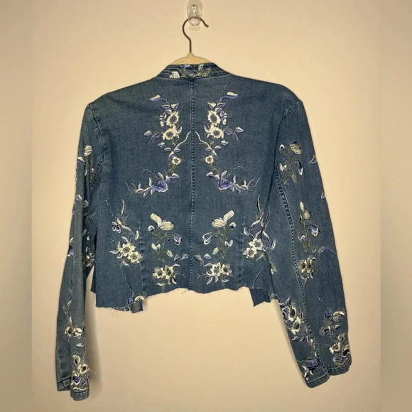 VTG Denim & Co. Cottage Core Denim Jacket 
 Blue Floral Embroidered Cotton - Picture 6 of 15